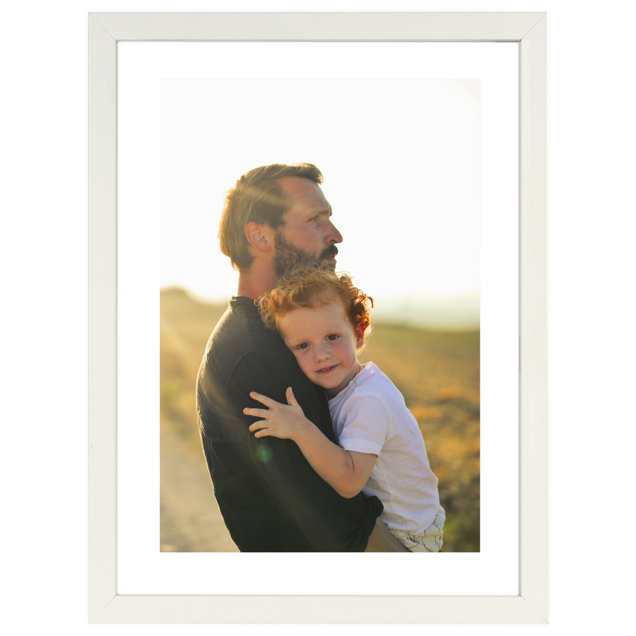 Biała ramka na zdjęcia w rozmiarze 30x40 cm