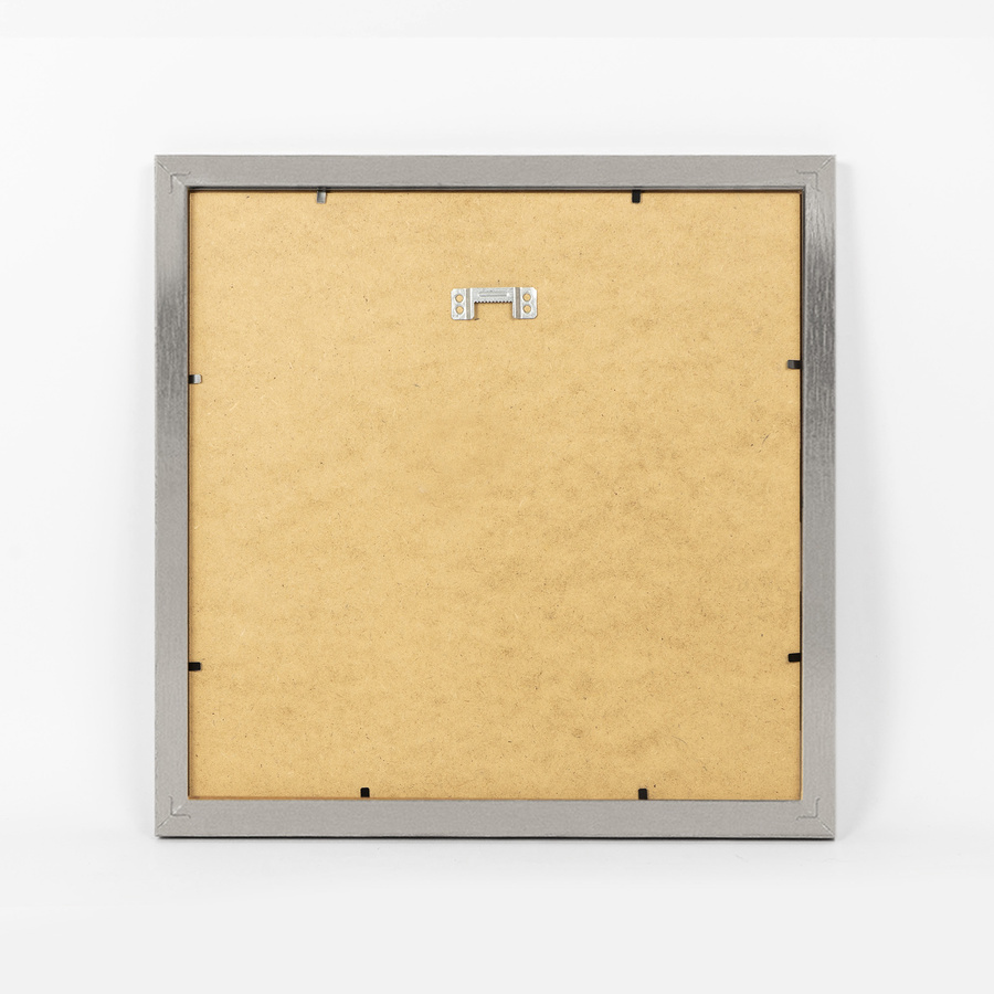 Srebrna ramka z passe partout na zdjęcia w rozmiarze 30x30 cm z okienkiem passe partout 20x20 cm