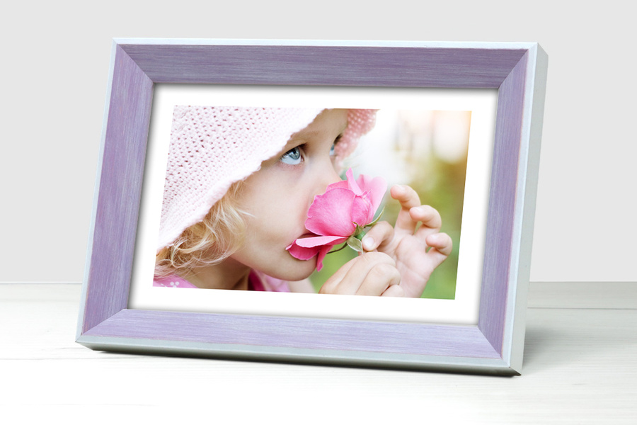 Ramka drewniana PAOLA 2803, nowoczesna fotoramka na zdjęcia, plakaty lub rysunki - kolor fioletowy