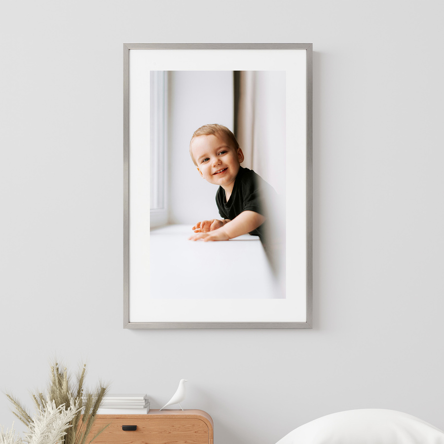 Srebrna ramka na zdjęcia w rozmiarze 40x60 cm