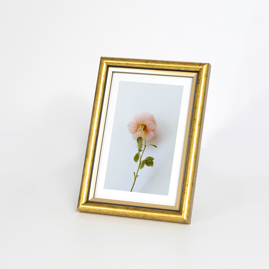 Ramka drewniana VELIA 1900, szlachetna obła fotoramka na zdjęcia, plakaty lub rysunki - kolor złoty