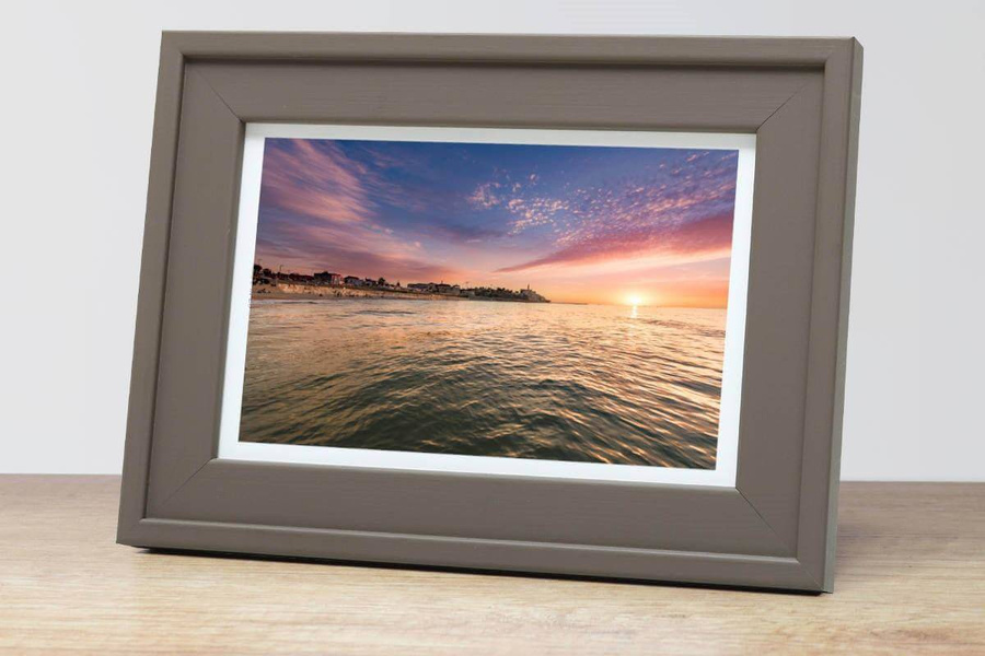 Ramka drewniana RIVOLI 2820, nowoczesna fotoramka na zdjęcia, plakaty lub rysunki - kolor kawa