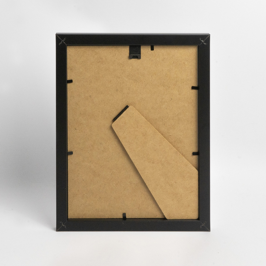 Czarna ramka na zdjęcia o rozmiarze 18x24 cm