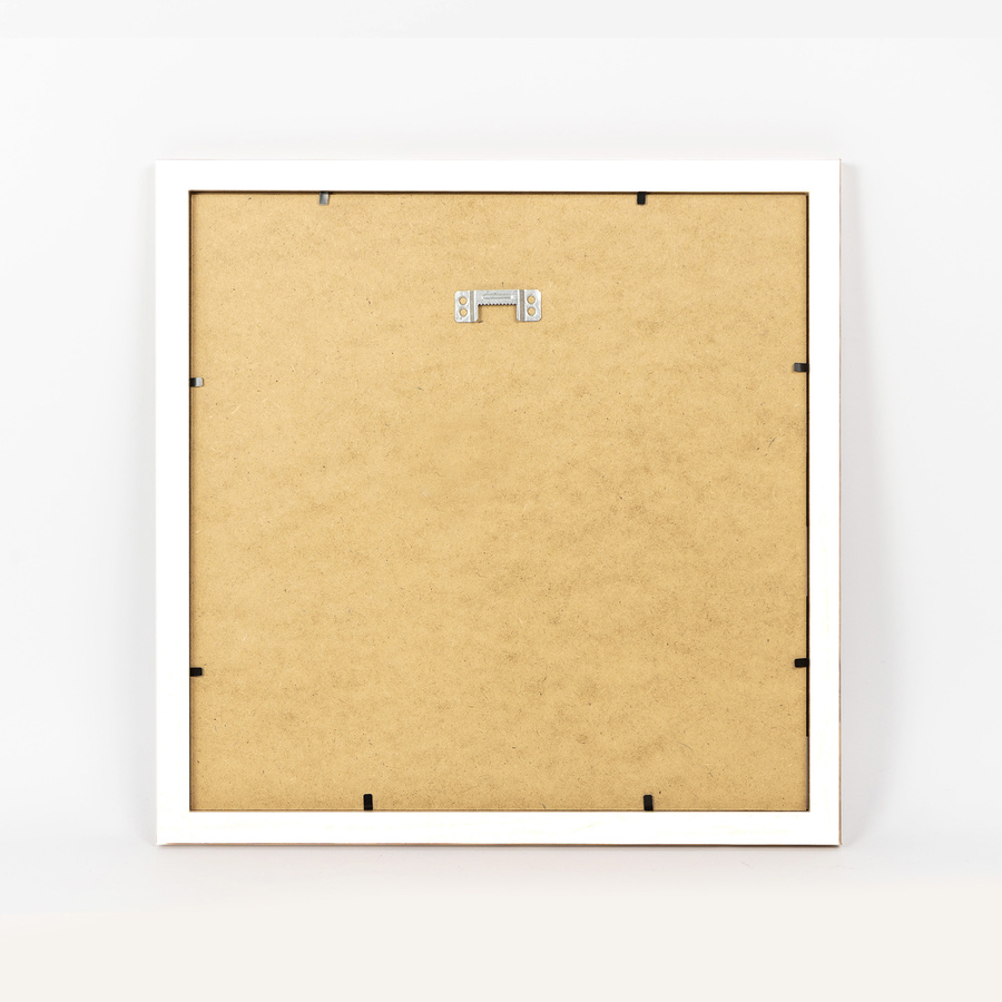 Biała ramka z passe partout na zdjęcia w rozmiarze 30x30 cm z okienkiem passe partout 20x20 cm