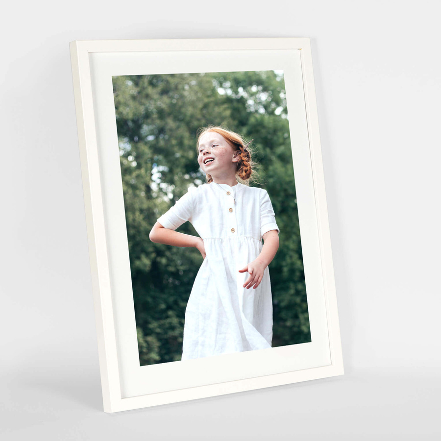 Biała ramka na zdjęcia FDM 1 w rozmiarze 30x40 cm