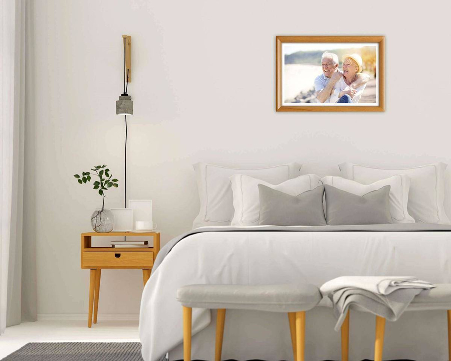 Ramka drewniana SALA 1880, obła fotoramka na zdjęcia, plakaty lub rysunki - kolor jasny brąz