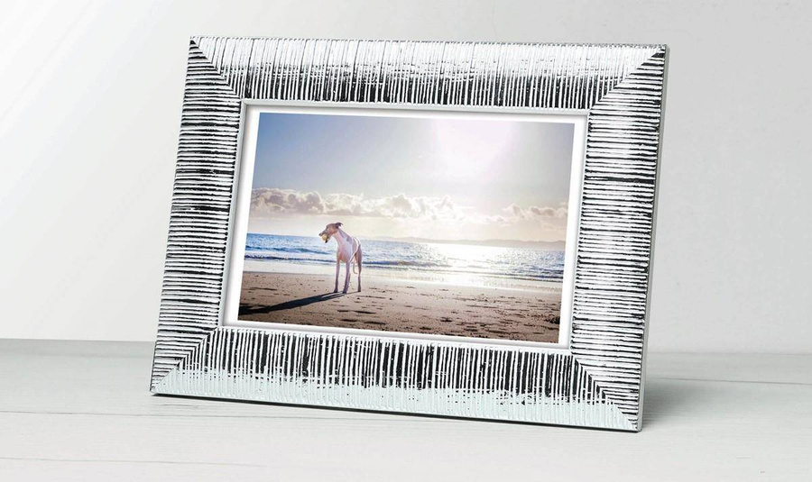 Ramka drewniana ALTINO 2777, nowoczesna fotoramka na zdjęcia, plakaty lub obrazy - kolor srebrno-biały, prążki