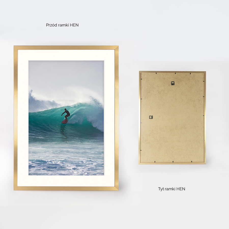 Ramka 60×80 cm w złotym kolorze z passe-partout przeznaczonym na zdjęcia 40×60 cm.