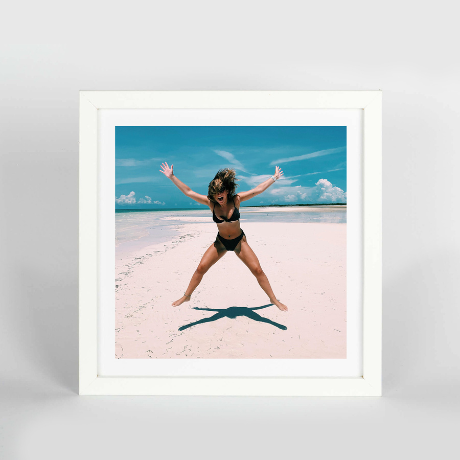 Biała ramka na zdjęcia w rozmiarze 30x30 cm