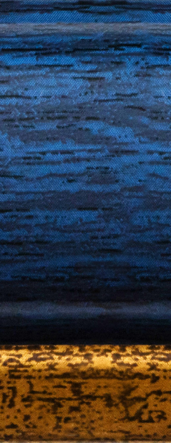 Rama do obrazów, zdjęć oraz plakatów na wymiar LUCA #3122. Drewniana oprawa - kolor miebieski, złoty pasek