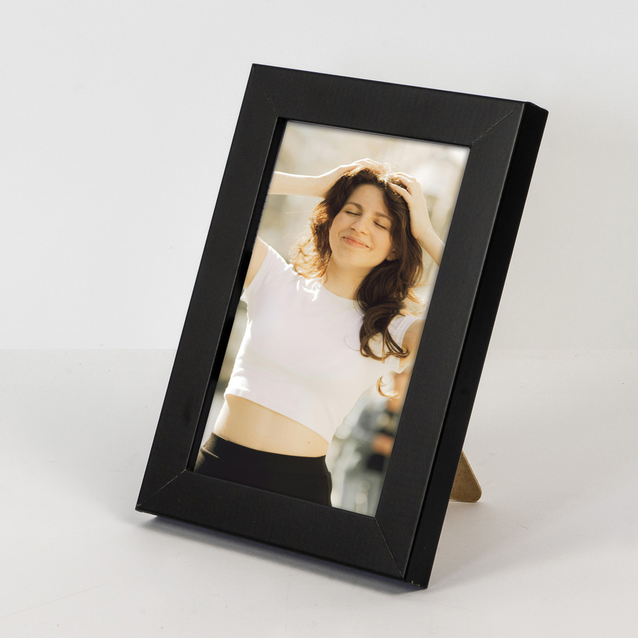 Czarna ramka na zdjęcia w rozmiarze 10x15 cm