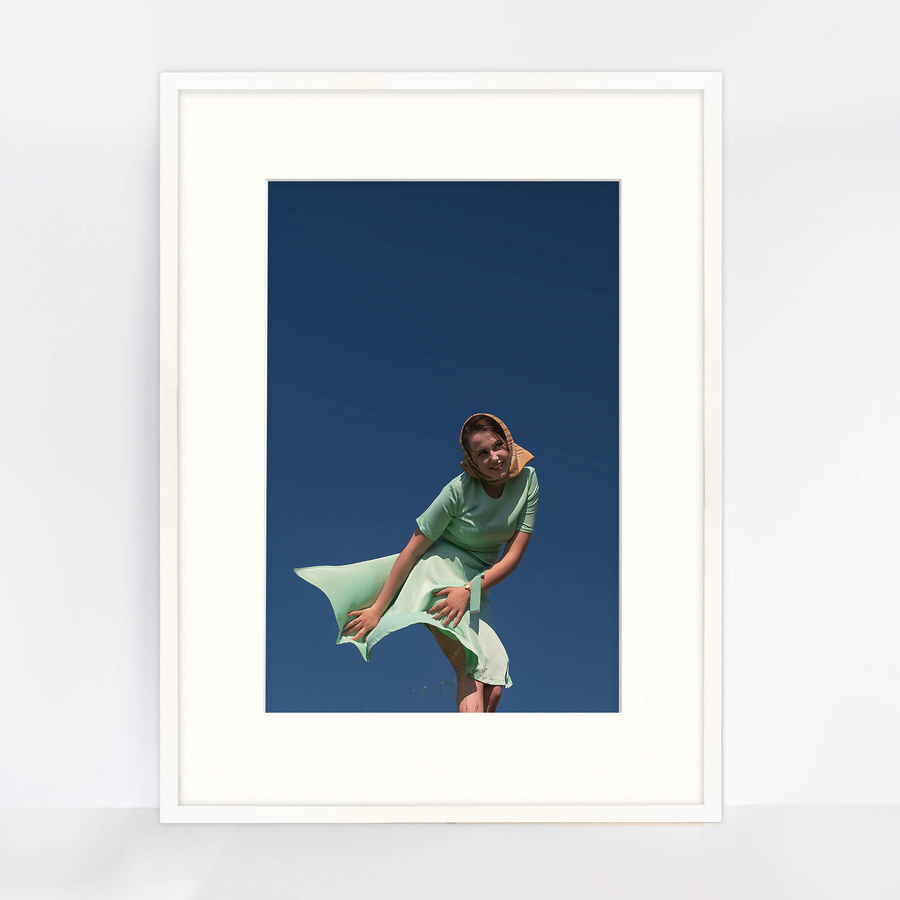 Biała ramka z passe partout na zdjęcia w rozmiarze 60X80 cm z okienkiem passe partout 40x60 cm