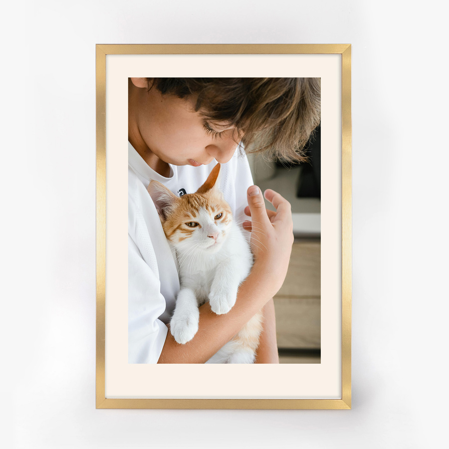 Złota ramka na zdjęcia o rozmiarze 40x60 cm