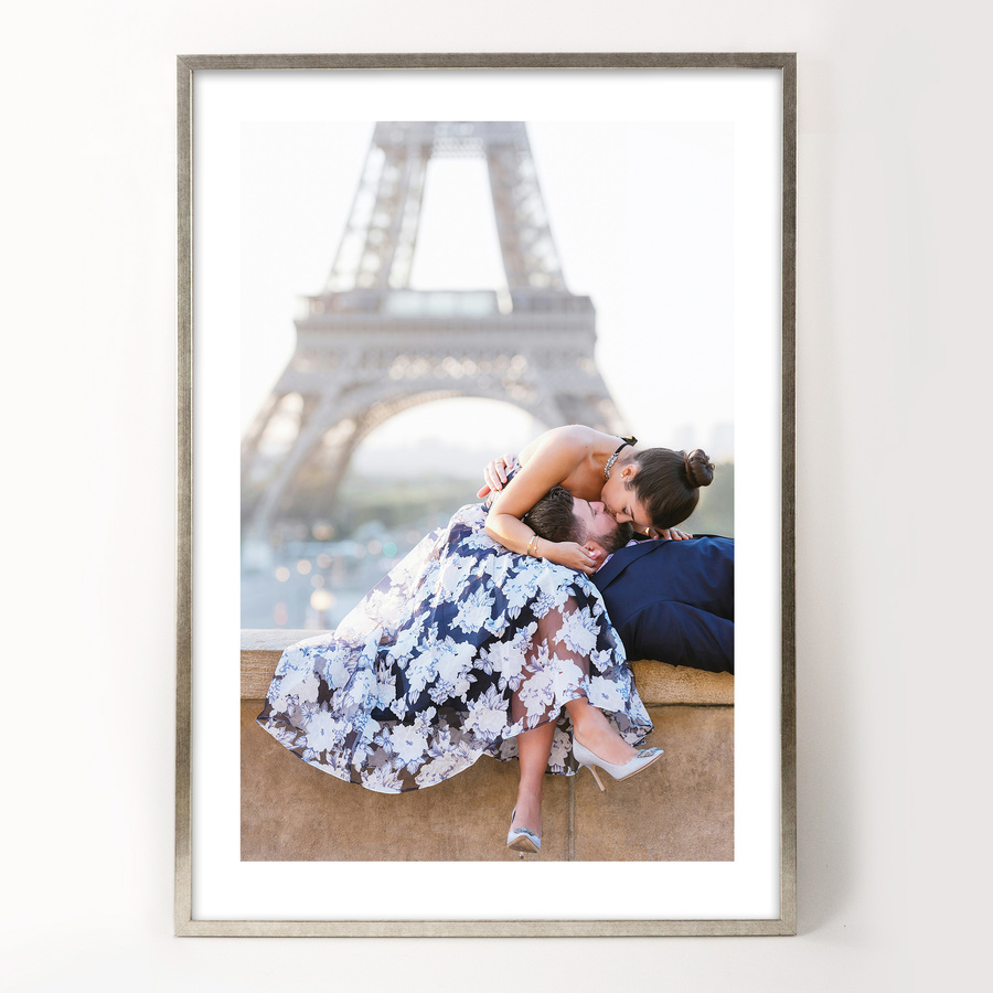 Ramka drewniana UNO S, nowoczesna, wysoka fotoramka na zdjęcia, plakaty lub rysunki - kolor srebrny