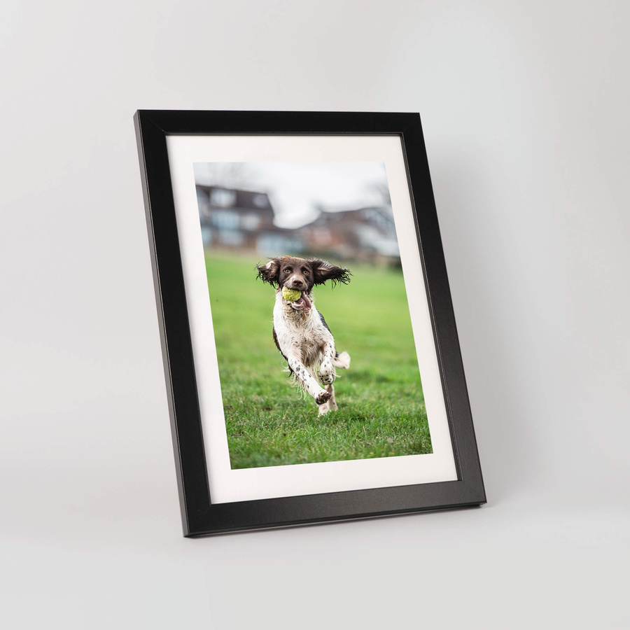 Czarna ramka na zdjęcia w rozmiarze 21x30 cm