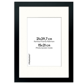 Czarna ramka z passe partout na zdjęcia w rozmiarze 21x29,7 cm z okienkiem passe partout 15x21 cm