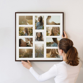 Foto galeria 50x50 cm na 11 zdjęć o wymiarach 10x15 cm i 10x10 cm brązowa