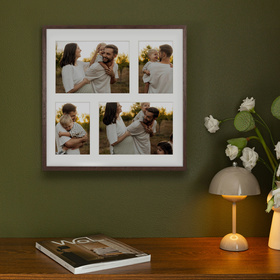 Foto galeria 40x40 cm na 4 zdjęcia o wymiarach 10x15 cm i 15x21 cm w brązowym kolorze